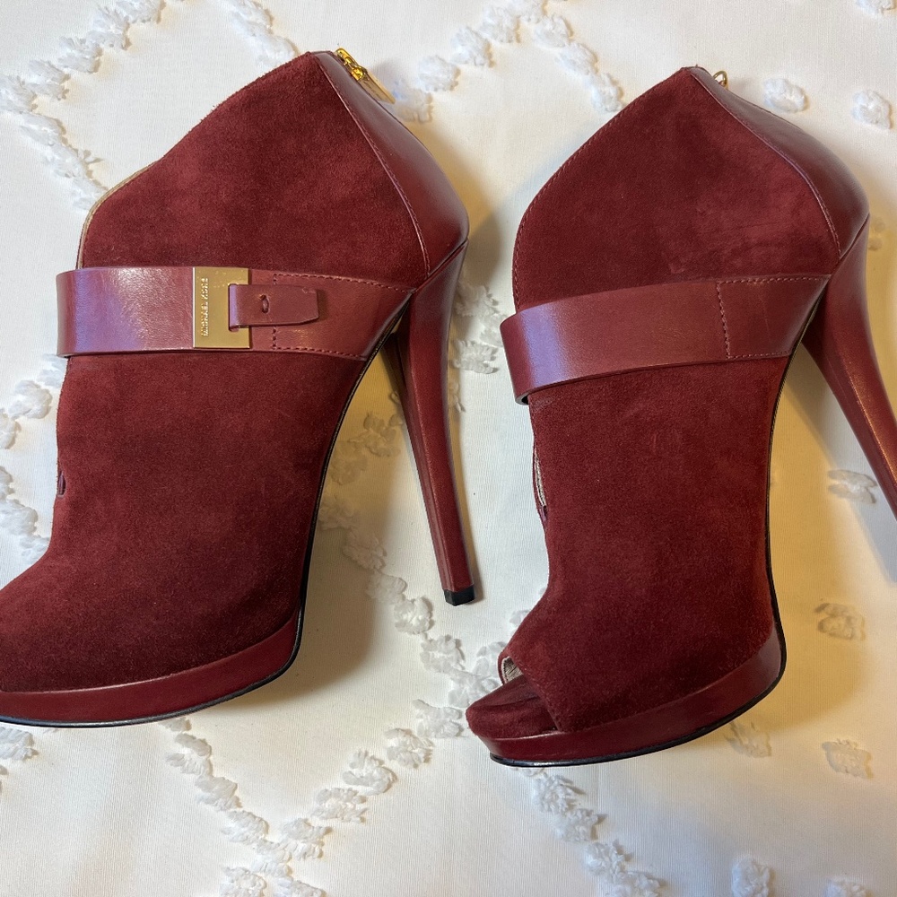 Michael Kors Guiliana Peep Toe Suede Ankle Booties in Burgundy SIZE 7.5 - Picture 5 of 10